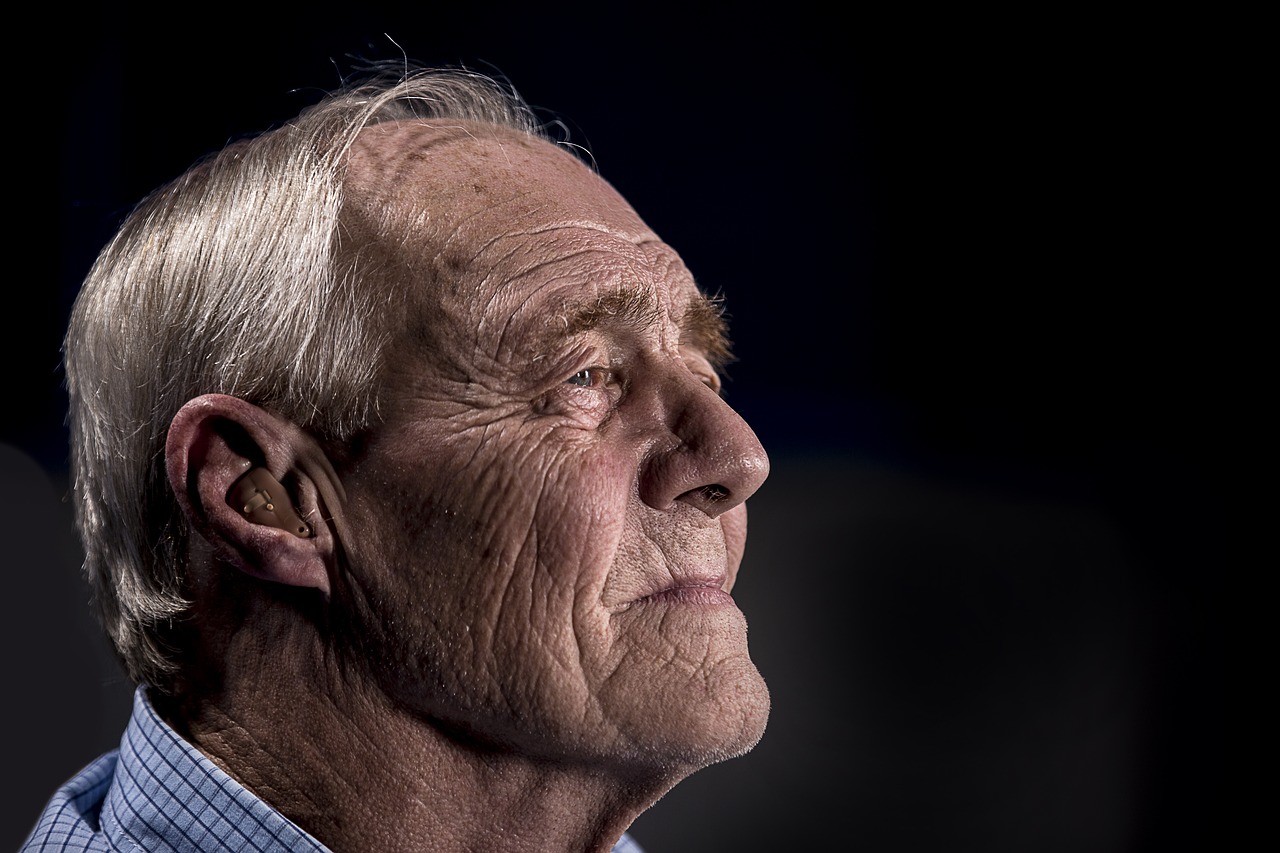 Alzheimer: oltre al vaccino, gli alimenti da evitare per prevenire la malattia