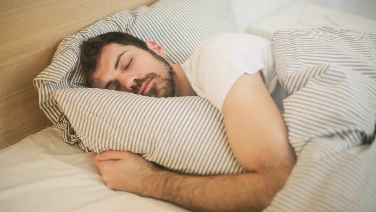 Dormire allunga la vita? Uno studio rivela 5 abitudini da seguire per avere una vita più sana e duratura