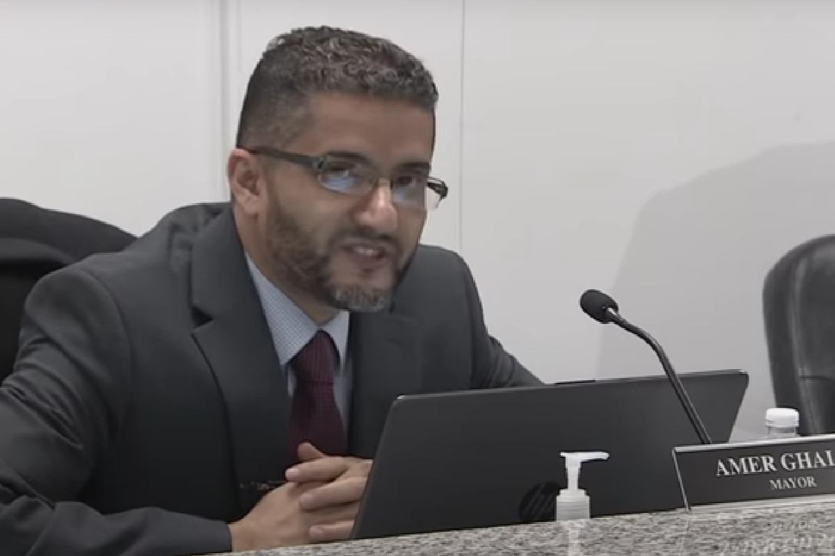 Chi è Amer Ghalib, primo sindaco di origine yemenita degli USA, e perché è divenuto eroe dei conservatori?