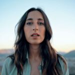 La cantautrice Aurora D'Amico ha riscosso consensi da parte di artisti, come i Coma Cose e Marco Mengoni.