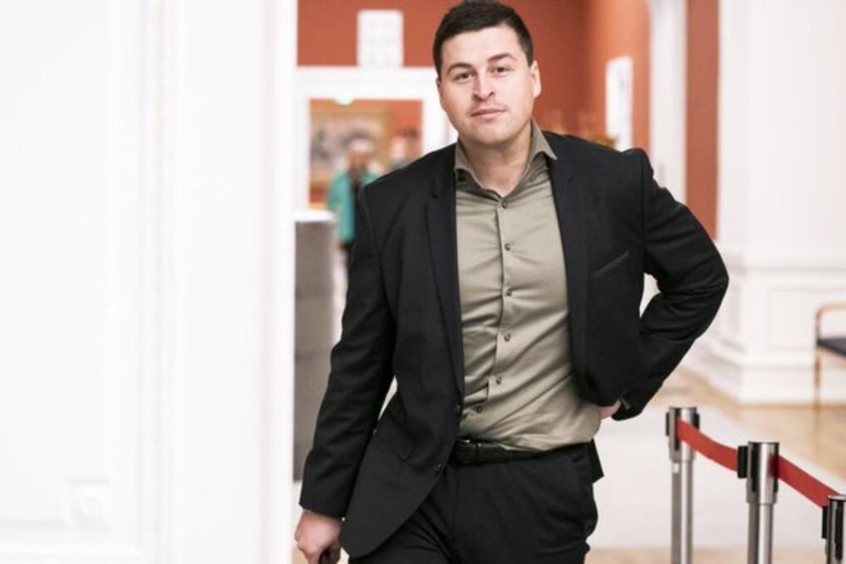 Il parlamentare Mike Fonseca è accusato per avere una relazione con una 15enne.