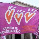 Vittoria per le famiglie Arcobaleno: ritorna la dicitura "genitori" sui documenti dei minori.