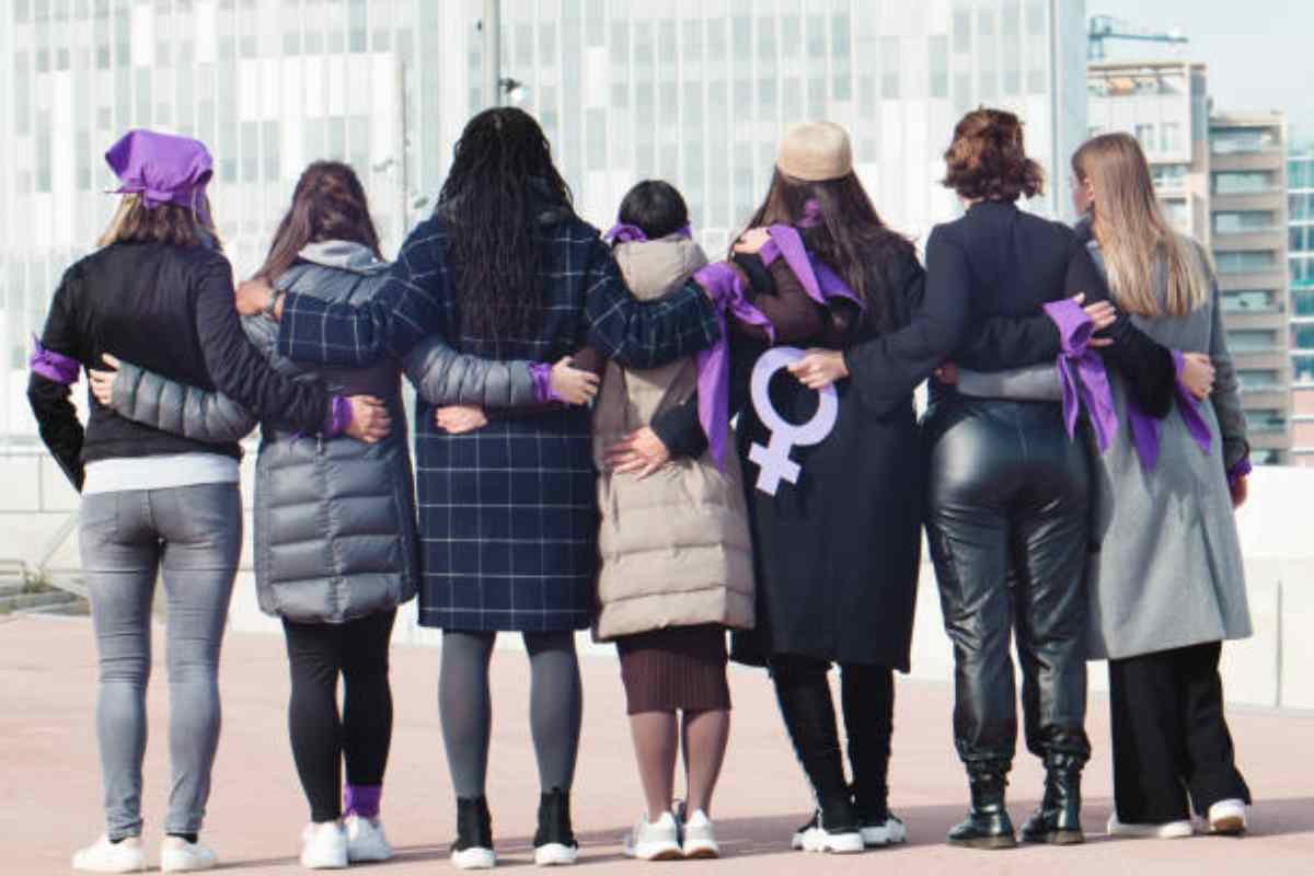 Le donne sono unite per festeggiare la loro festa l'8 marzo.