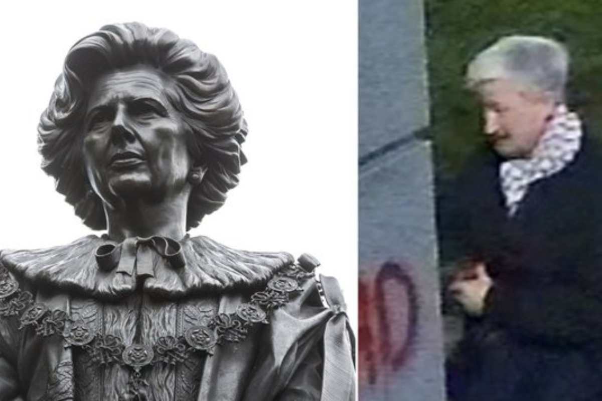 Anziana beccata a scrivere un insulto sulla statua di Margaret Thatcher.