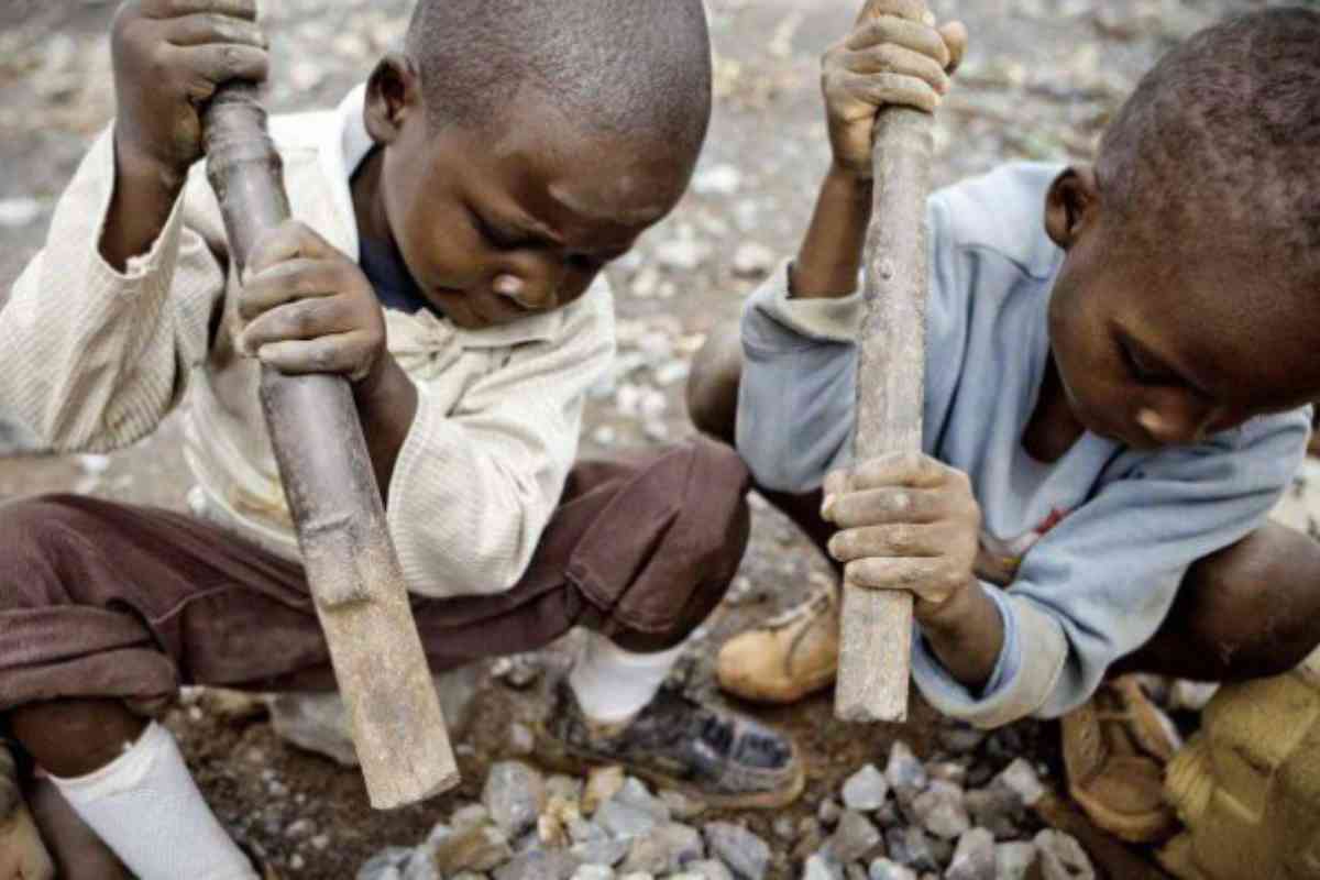 Sfruttamento minorile nel Mondo: dove si trovano i Piccoli schiavi invisibili? Numeri drammatici anche in Italia