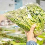 Insalata in busta a rischio listeria: quali sono i sintomi della malattia?