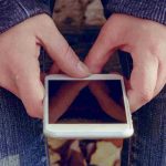 Cos’è la ‘Sex Roulette’? Il nuovo allarme social e il caso emblematico di una 14enne romana