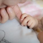 Gravidanza surrogata reato universale, ecco cosa accadrà a chi ha già avviato la pratica