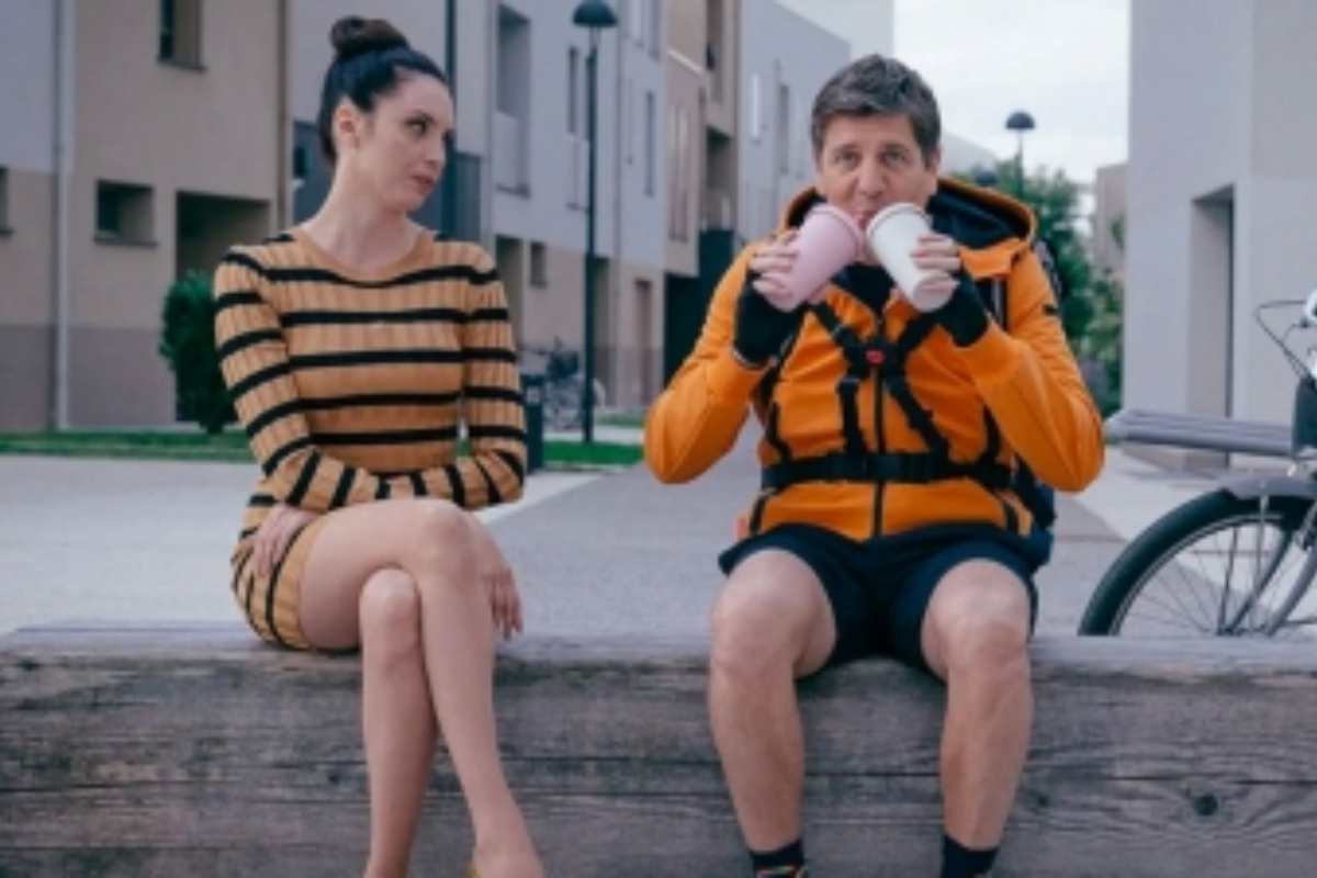 E noi come stronzi rimanemmo a guardare, la distopia sociale di Pif tra algoritmi e alienazione: trama, cast e curiosità