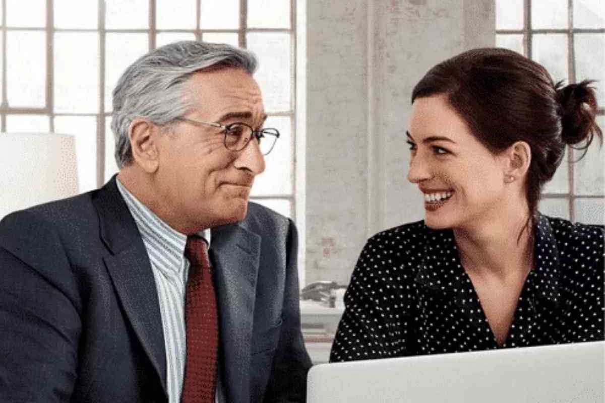 Lo stagista inaspettato, l’imprevisto film preferito di Quentin Tarantino. Trama, cast e curiosità del film con De Niro e Anne Hathaway