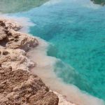 L’incredibile acqua dell’Oasi di Siwa: salata come il Mar Morto, fa galleggiare chiunque