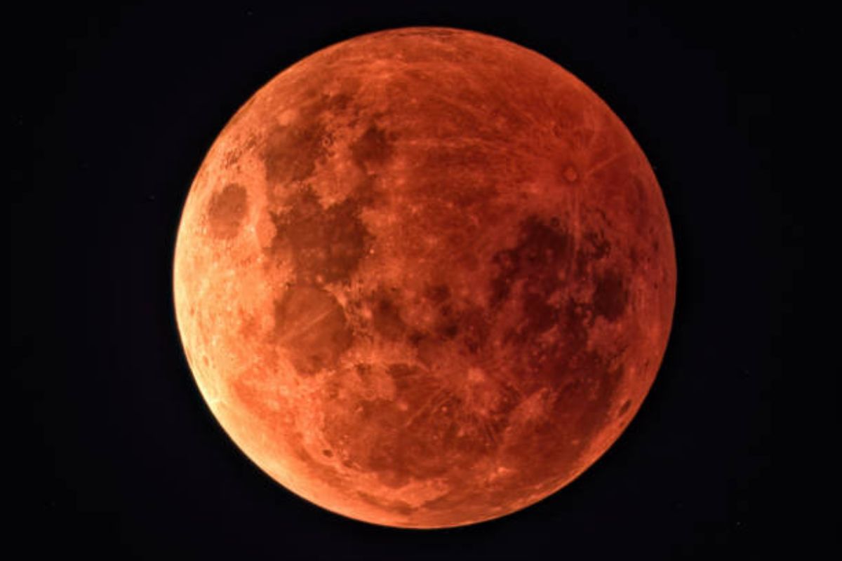 Eclissi totale Luna 7 settembre 2025: orari, dove vederla in Italia e significato della “Luna di sangue”