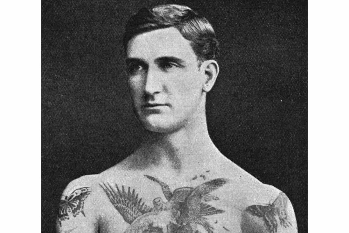 La storia del primo tatuatore al mondo: chi è Sutherland Macdonald