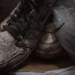 The Shoeman Keeper of Soles: il mistero virale tra dark web, scarpe macchiate e VHS trovati online