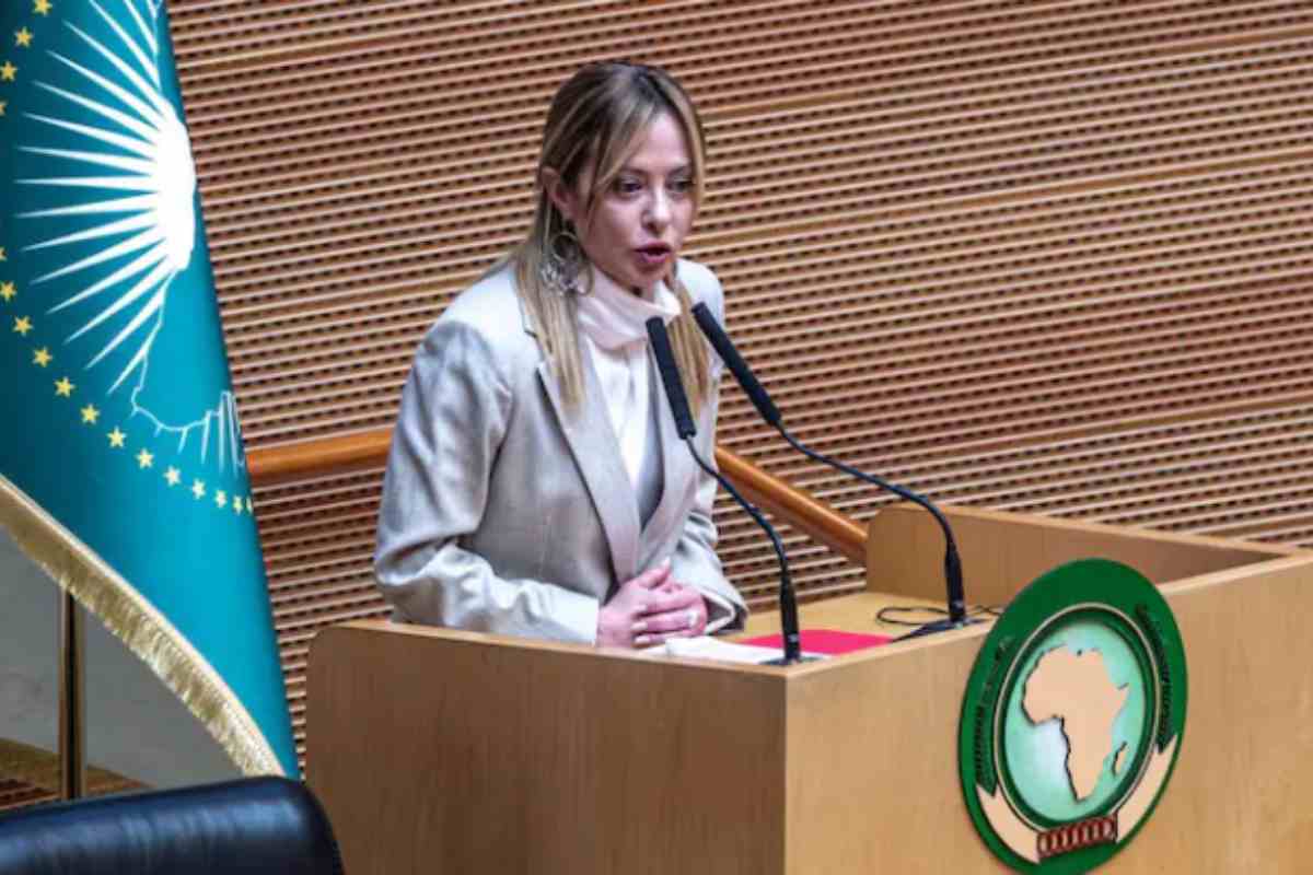 Giorgia Meloni favorisce l’arrivo di 500mila migranti in Italia? Il problema demografico e la soluzione del Governo